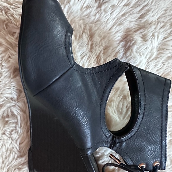 TG Wedge Shoes - Picture 12 of 16